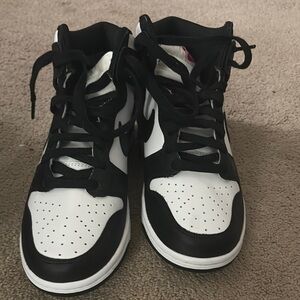 Nike Women's Black and White Sneakers